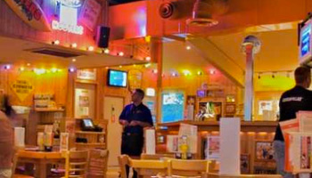 Hooters, Surfers Paradise